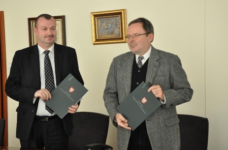 Wiesław Raboszuk (Członek Zarządu Województwa Mazowieckiego) i prof. Krzysztof Jan Kurzydłowski (Dyrektor Narodowego Centrum Badań i Rozwoju)